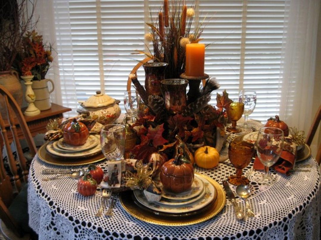 Chic Thanksgiving Tablescape Idea