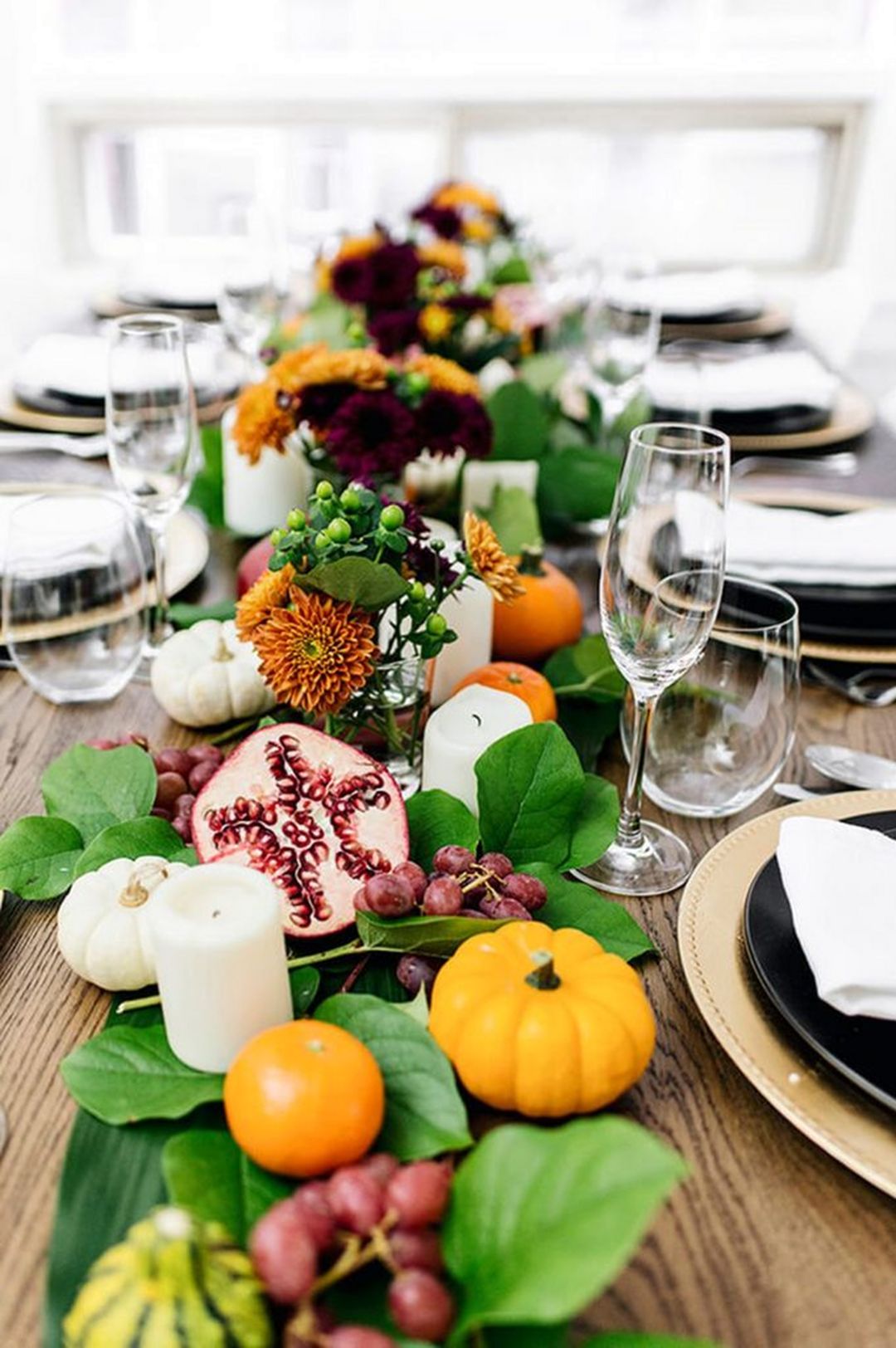 Simple Gorgeous Modern Thanksgiving Tablescapes