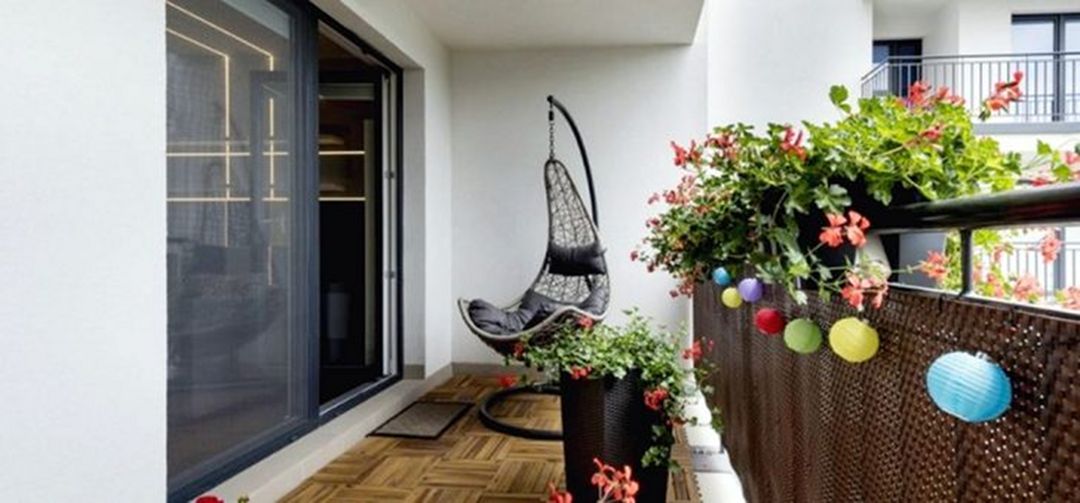 Beautiful Balcony Apartment Garden Decorting Idea