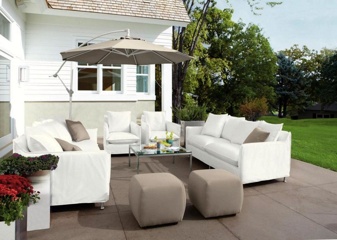 Beautiful White Outdoor Living Room Decoration