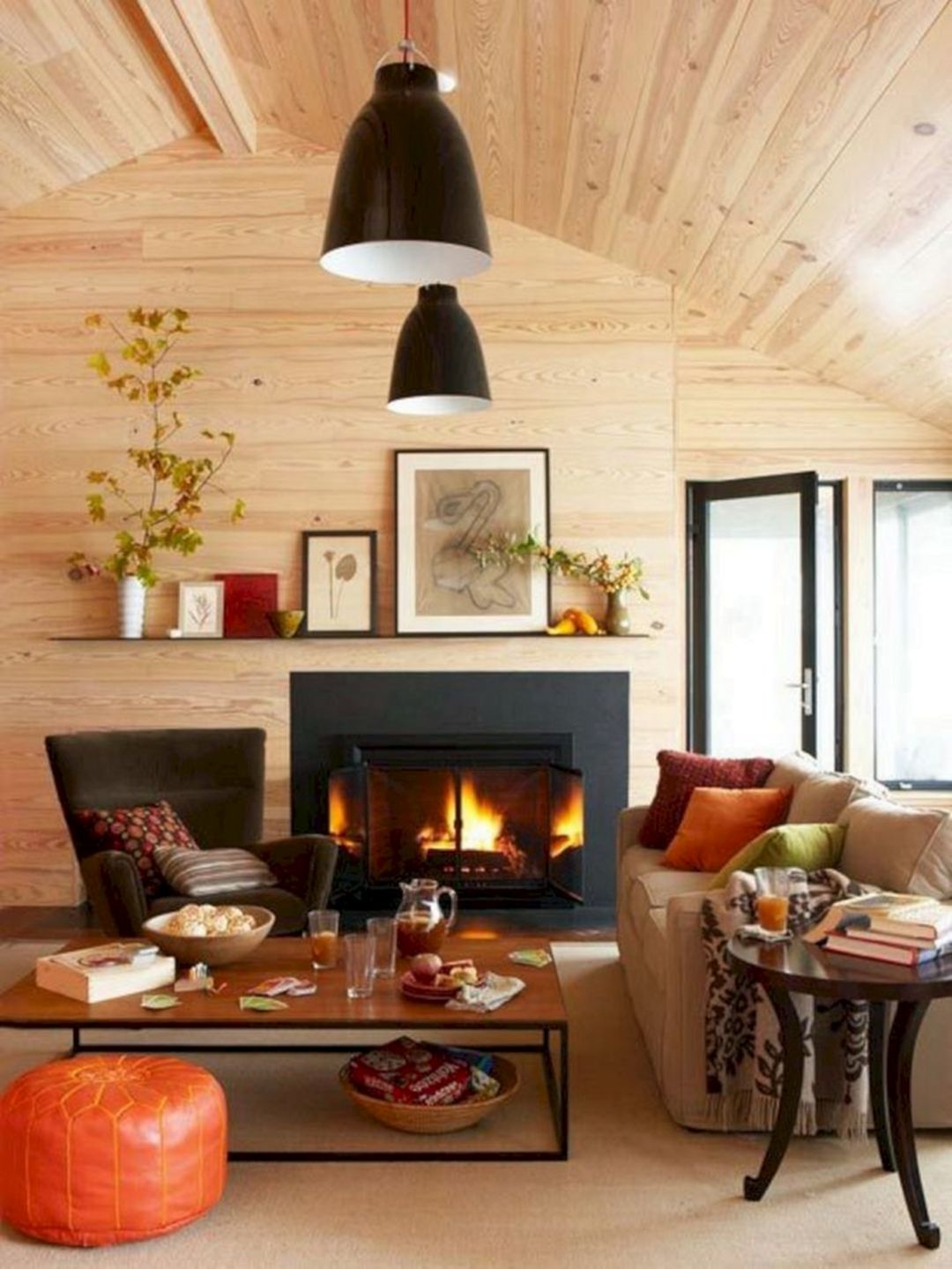 Cozy and inviting fall living room décor