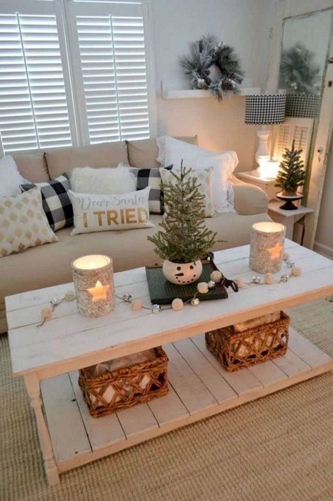 Small Living Room Winter Decoration Ideas