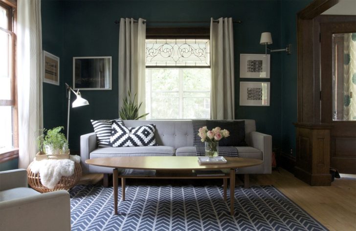 Dark Green Couch With Curtain