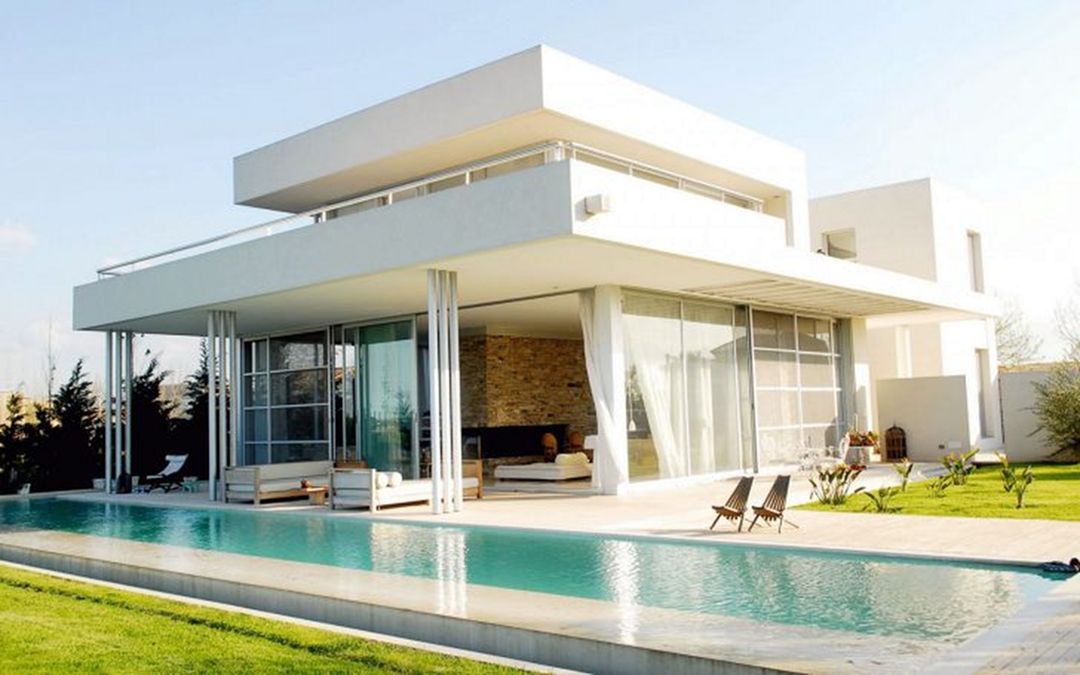 Charming Modern House Design With Swimming Pool